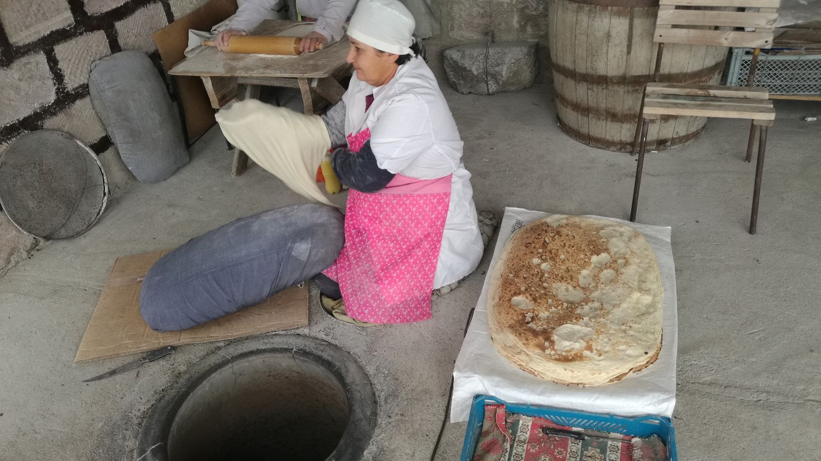 Baking lavash together at the tonir