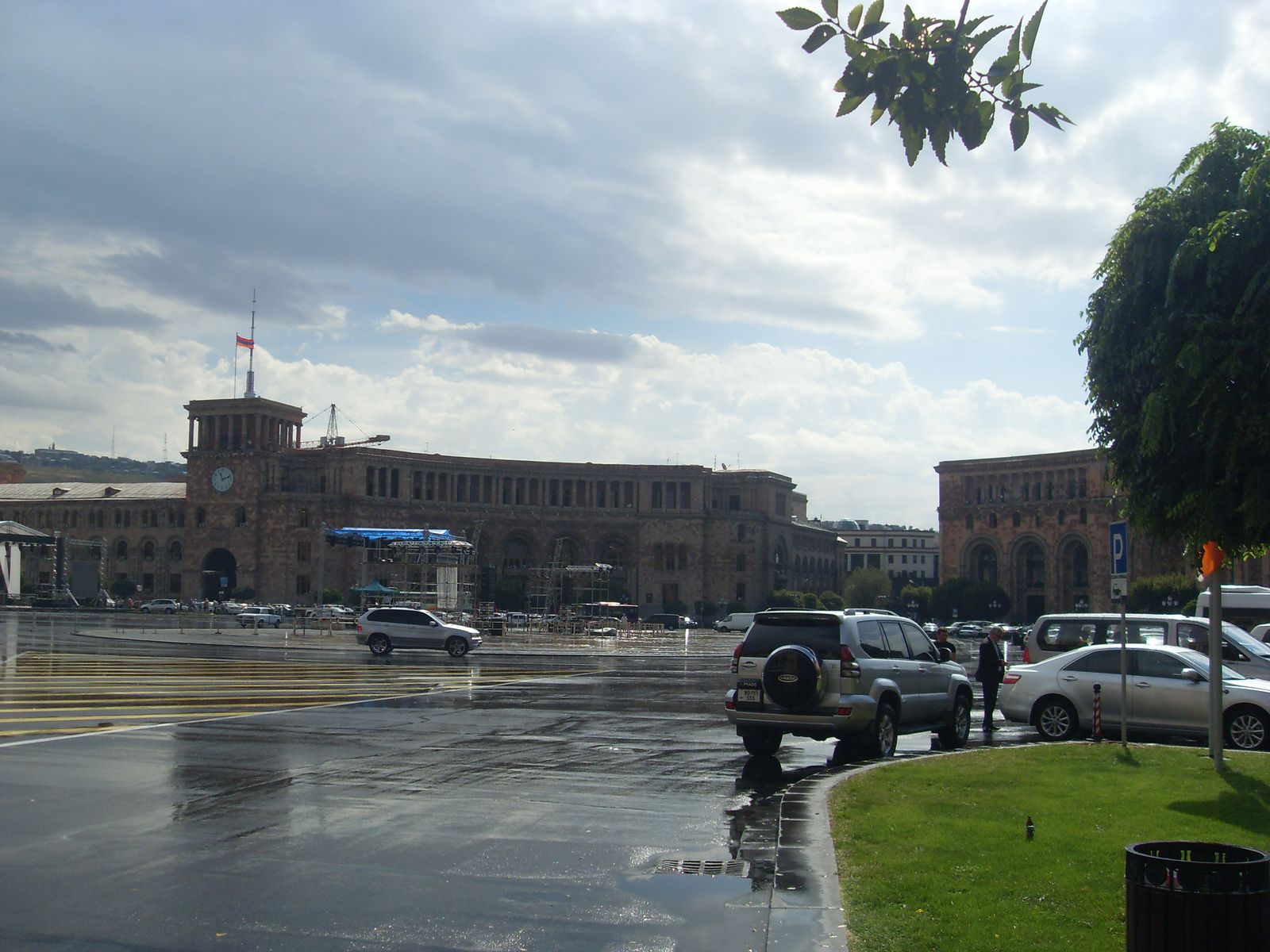 Five neoclassical tuff buildings around an oval, drawn by Alexander Tamanyan in 1924 and f
